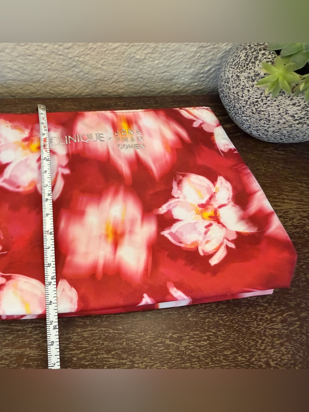 Clinique x Jonathan Cohen Colab Floral Cosmetic Pouch - Picture 11 of 13